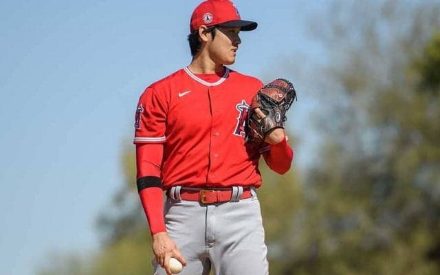 【MLB】キレ味に打者も思わず笑った…大谷翔平の“急落カーブ”が「最上級にエグイ球だ」