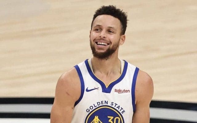 ウォリアーズが西地区首位のジャズを撃破…33歳の誕生日を迎えたカリーが32得点