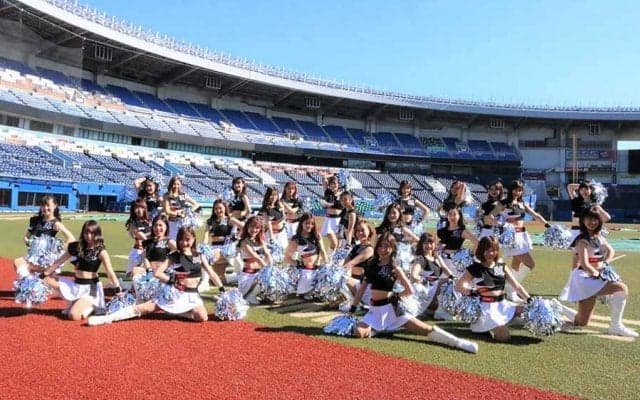 ロッテ公式チアが新衣装お披露目　マリンテイストからクールにコンセプト変更