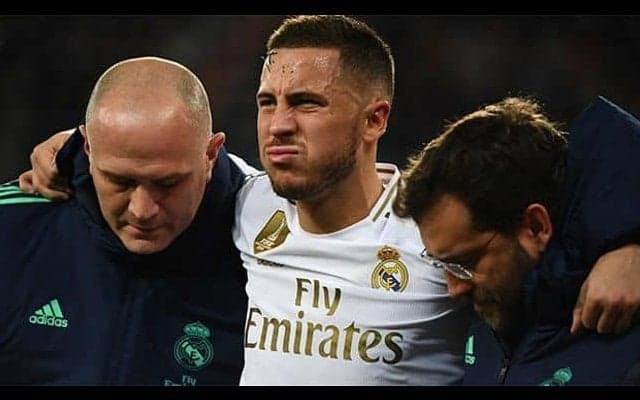 たった15分で再び離脱...アザールが今季４度目の負傷で来月のクラシコも欠場へ