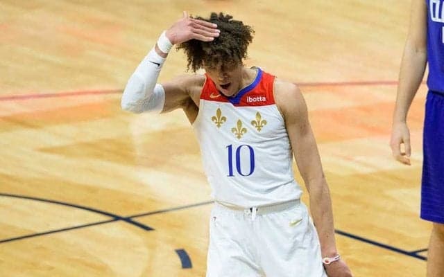 【NBA】20歳逸材、敵の上からぶち込む“迫力ダンク”に米興奮「エドワーズとどっちが凄い？」