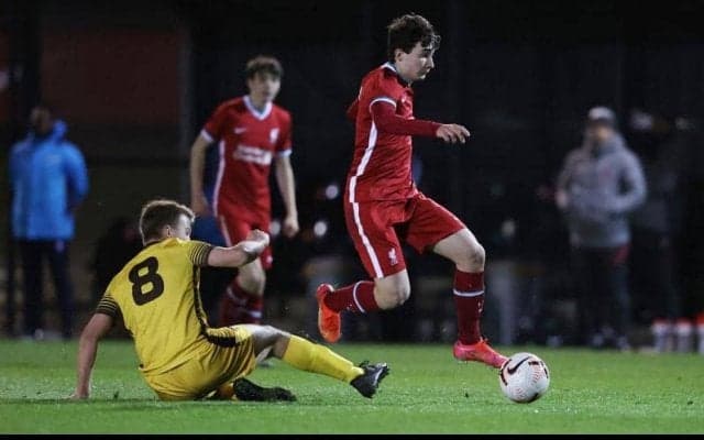 度肝を抜く5人抜きゴール！リバプールU-18の逸材が見せたメッシ顔負けスーパードリブルゴールが凄い