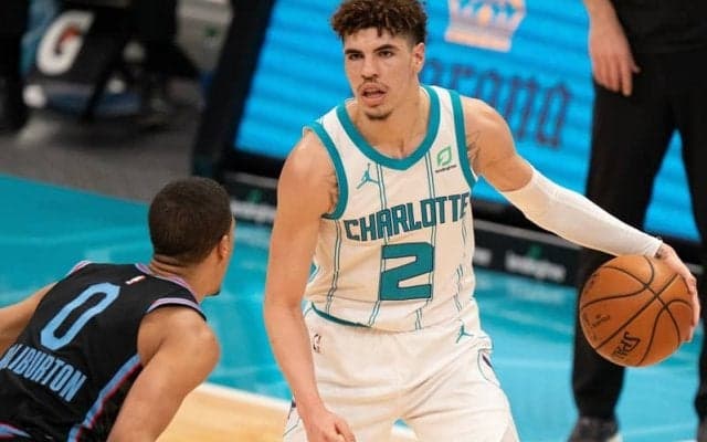 今季の新人王筆頭候補ラメロ・ボールが昨季覇者レイカーズのレブロンと初対決へ