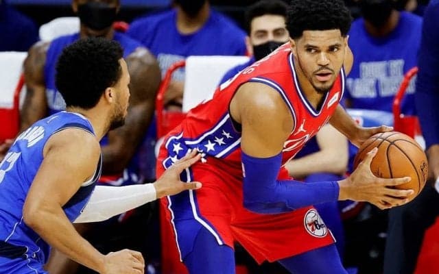 「彼はオールスターに選ばれるべきだった」。シモンズがトバイアス・ハリスを称賛