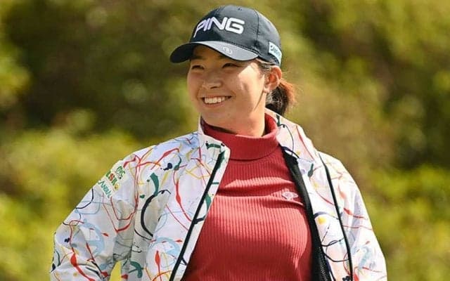 渋野日向子、無表情ものまねを披露　巨大CM犬を“演じきった1枚”に1万5000超反響