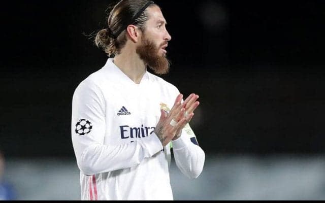 「ほぼ気絶」ヴィニシウスの決定機逸に思わず頭を抱えたラモスのリアクションに海外注目