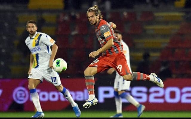 ゴールキックをそのままダイレクトで…セリエBで生まれた衝撃のゴールに話題沸騰「馬鹿げている」