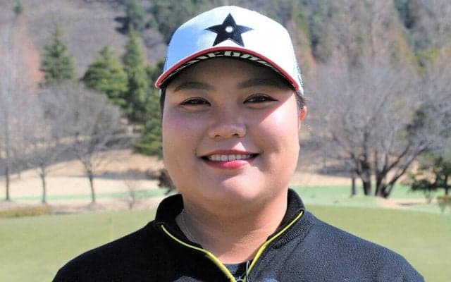 体重を右足太モモ内側で受け止める！石川怜奈のスイングチェックポイント