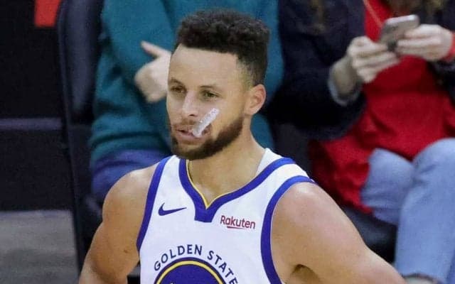 【NBA】名手カリーのアクシデント　着地後よろけた“ずっこけ3ポイント”に米反響「痛そう」