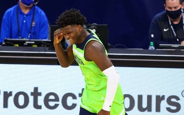 ウルブズがサンズを下す大金星、新人エドワーズが史上3番目の若さで40得点超え