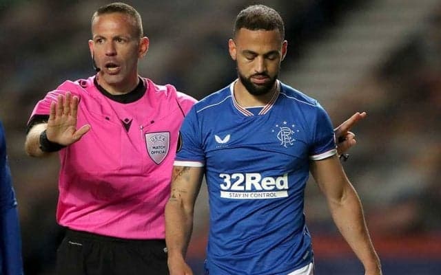 顔面にスパイクめり込む　ELで激撮“カンフーキック”に海外衝撃「これはひどい」