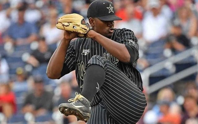 防御率「0.58」＆奪三振率「13.9」　逸材大学生の“急落カーブ”に米絶賛「チートだ」