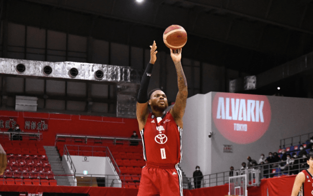 A東京がホームで京都に勝利、トーマスが7試合連続の20点超え