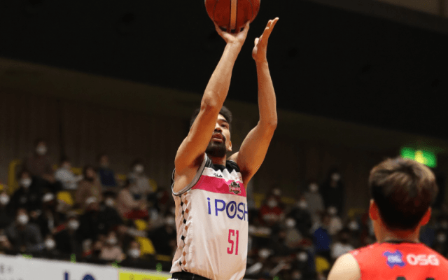 秋田が三遠との接戦を制す、古川孝敏が値千金の3Pシュートを沈める