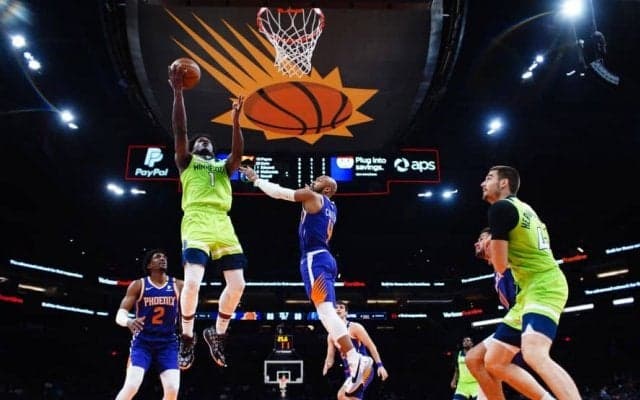 怖いもの知らずのアンソニー・エドワーズが42得点でウルブズを勝利に導く「脚光を浴びてもいいんじゃないかな」