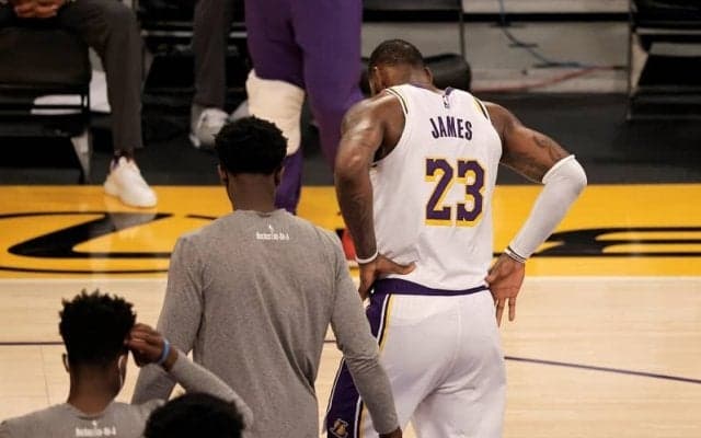 レイカーズに暗雲、レブロン・ジェームズが重度の右足首捻挫のため無期限の離脱へ