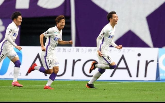 日本代表初選出の川辺駿が今季初ゴール！鮎川峻にもプロ一発目が生まれた広島、初の連勝で還暦迎えた指揮官に祝花【明治安田J1第6節】