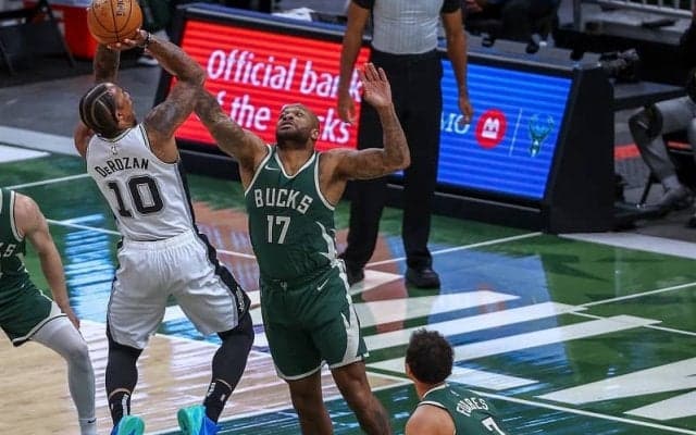 バックスがスパーズを下して今季最長の6連勝、新加入PJ・タッカーの初戦を勝利で飾る