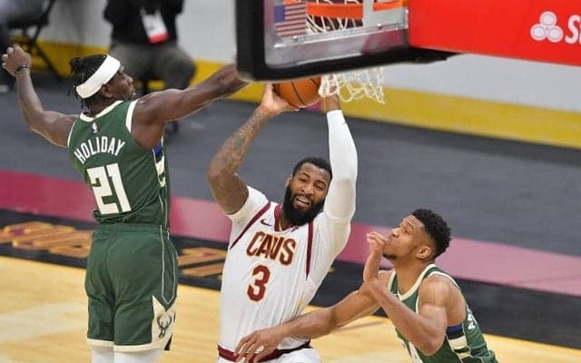 トレードデッドラインが迫るなか、マブスがドラモンド獲得に向けてキャブスと交渉？