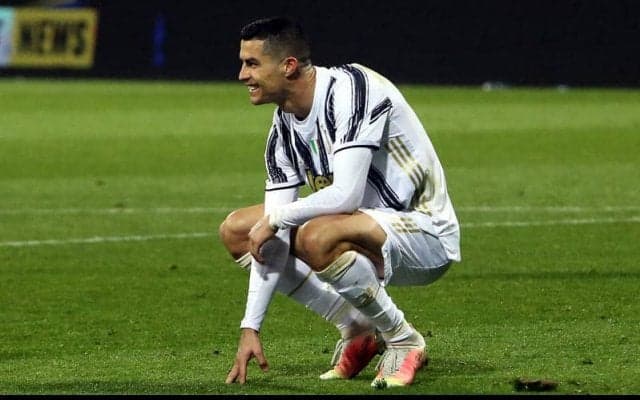 10連覇が遠のくユーベ、C・ロナウドは思わず頭を抱えピッチにヒザをつく