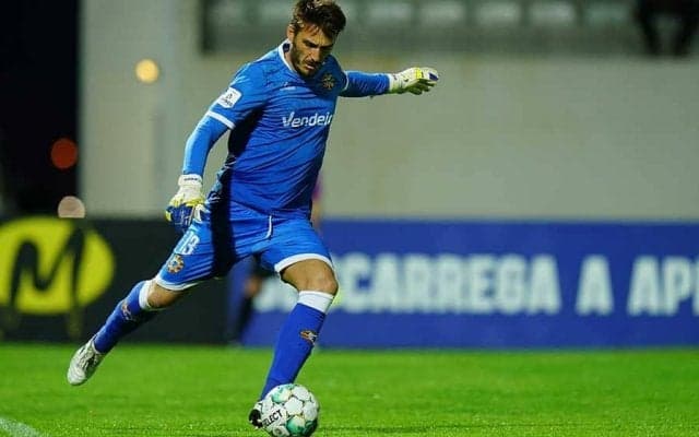 GKが“90mワンバン弾”　海外サッカーの衝撃ゴールが話題「普通はない」「熱いな」