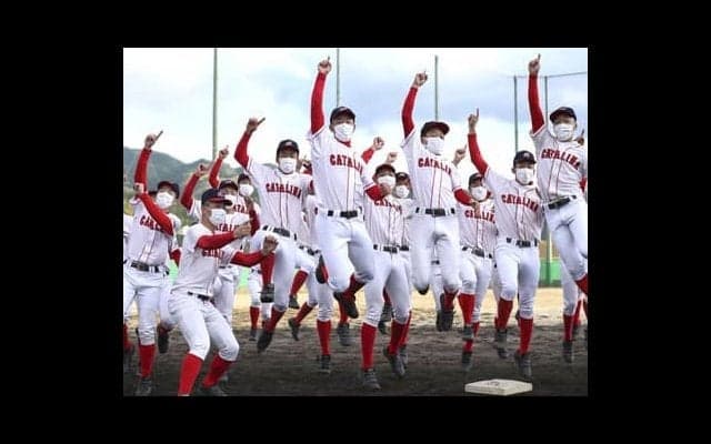 高校野球の儀礼的なものをなくす。早大の「補欠主将」が聖カタリナで取り組んでいること
