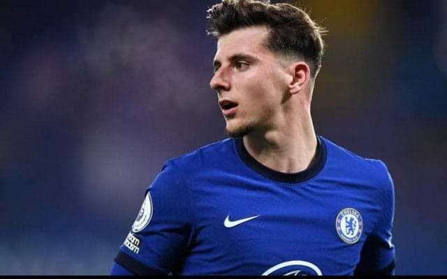 「なぜそこでドライバーを！？」ファッション雑誌に登場したマウントにチームメイトから的確なツッコミ