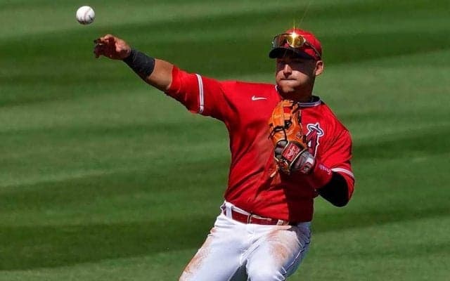 【MLB】「相変わらずバグってる」「これは異常」　エ軍名手の“1度で2度”凄い守備が話題