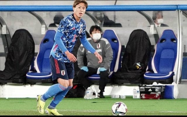 「左胸に拳を当てて…」吉田麻也のジェスチャーDF小川諒也が感じたもの「気合いが入った」