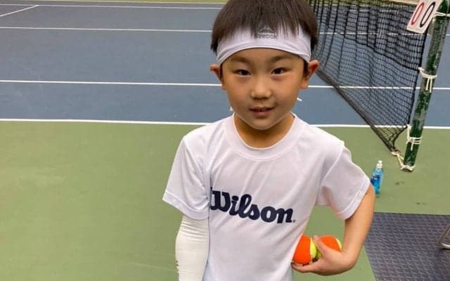 チチパスが「忍者だ」と書き込み。「テニスTV」がピックアップした日本の少年のプレーが話題に