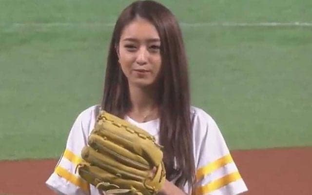 「これギャル界の頂点」　“時の人”みちょぱが披露した始球式が「結構いい球」