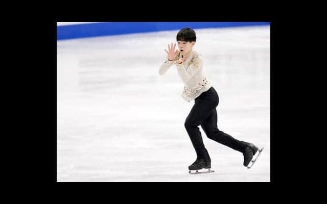 鍵山優真、２位発進から偉業達成へ。海外メディアにも堂々の受け答え