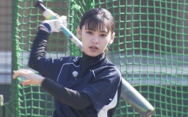 19歳“令和の野球女子”の「構えとフォームが美しい」　美女5人のフリー打撃が白熱