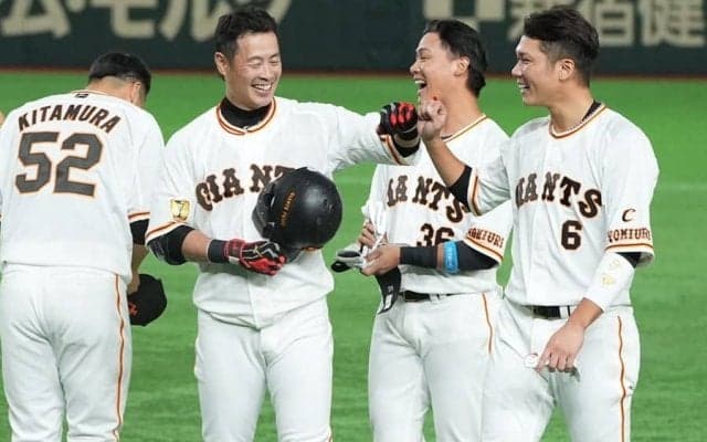 「長年、原監督の下でやっている」　巨人亀井、劇弾を生んだベテランの経験値