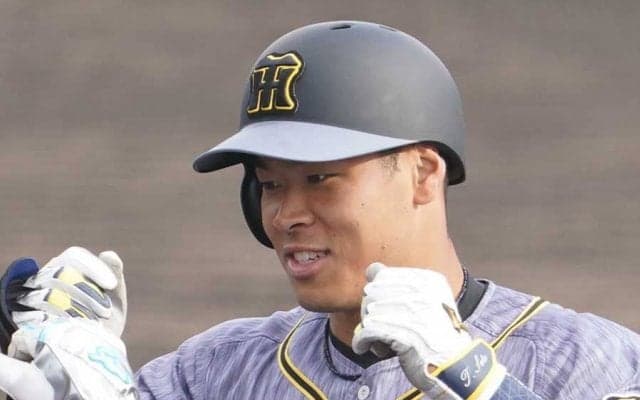 阪神ドラ1佐藤輝、開幕2戦目で初安打初ホームラン！　豪快弾に神宮どよめく