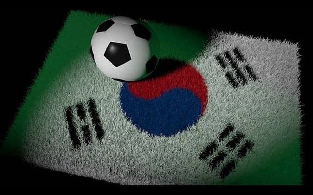 前歯ポキッ・・・またやらかした韓国！サッカー日韓戦ひじ打ち流血ラフプレーに非難殺到