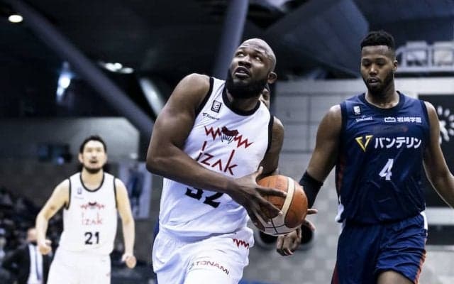 終盤に抜け出した富山が横浜との激戦制す…マブンガがダブルダブルの活躍