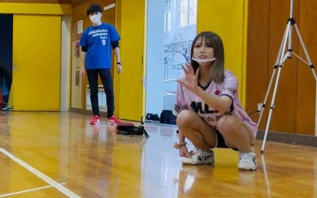240キロ“ビタ止め”野球女子が超魔球をキャッチ？　ファン驚き「めっちゃいいね」