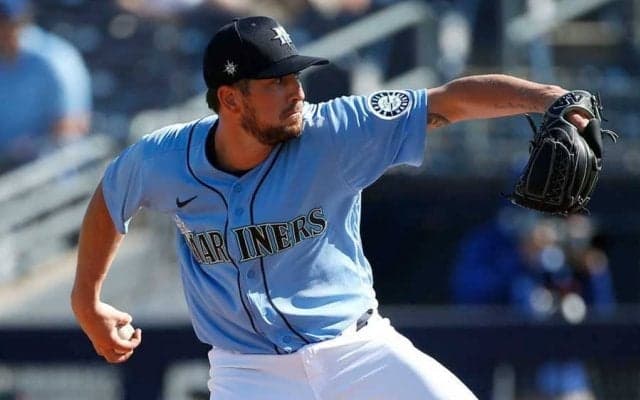 【MLB】振り向きざまにノールックキャッチ　驚異的な反射神経が「信じられない」