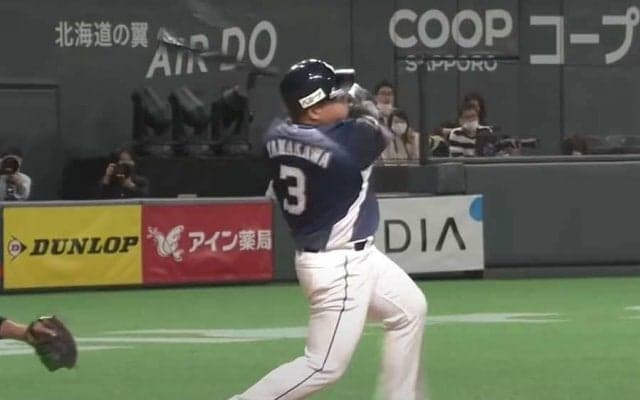西武山川に異変…　歩いてベース一周する姿にファン悲痛「軽症であってくれ！」