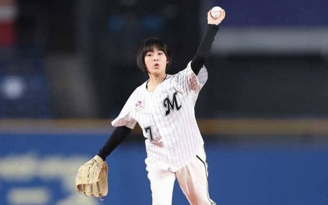 森七菜、ロッテ始球式にショートカットで登場　サウスポーで大役「想い込め投げた」