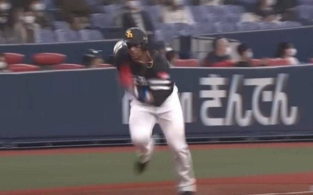 「こんな助っ人見たことない」鷹の強さを象徴、グラシアルの“神走塁”をファン絶賛