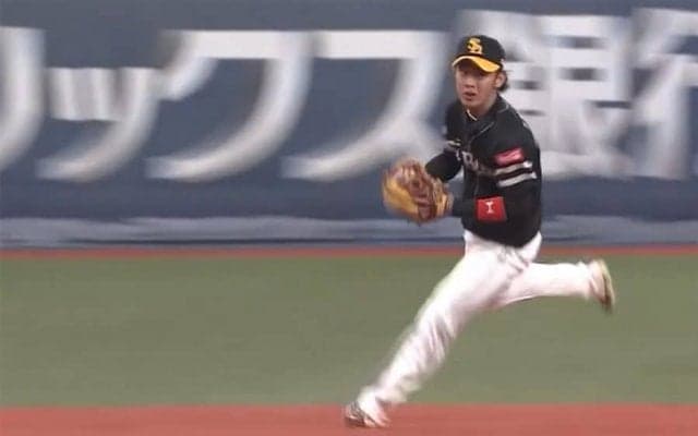 「実家のような安心感」　鷹の名手が見せた“これぞ今宮”な超絶美技2連発