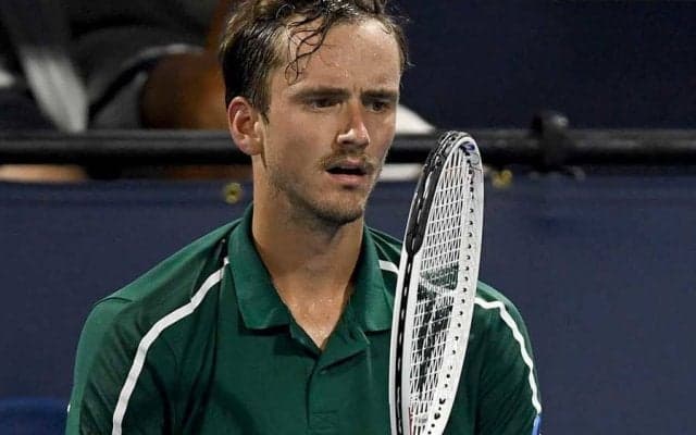 ラケットがぐしゃぐしゃに　メドベージェフ怒りの瞬間に海外唖然「スポーツへの侮辱」