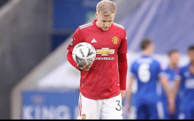 今のファン・デ・ベークに活躍を求めるべからず？ レジェンドOBスコールズが擁護