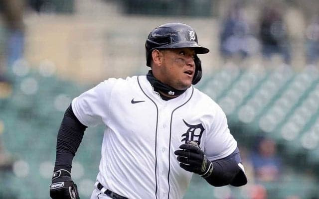 【MLB】吹雪のせいでボール見えず…　HRなのに二塁に滑り込んだ3冠王が「おもしろすぎ」