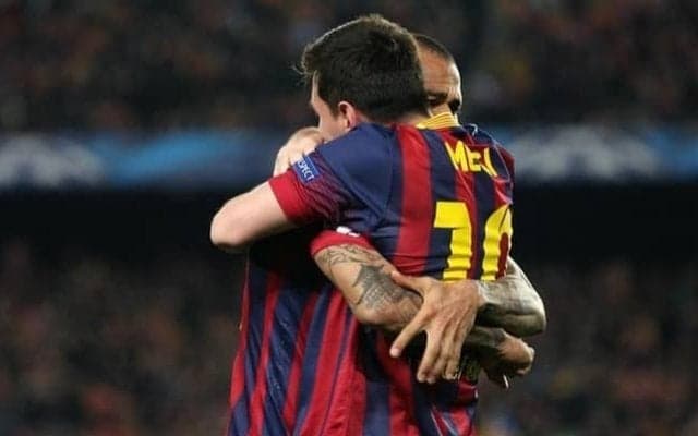 ダニ・アウベスが引退宣言!?「メッシのスタイリスト」への転身を発表