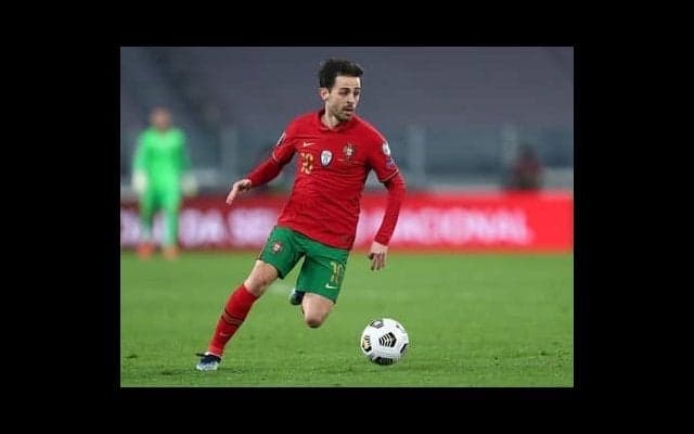 周りにスターが集まる男。ベルナルド・シウバは抜群の技術でボールをつなぐ