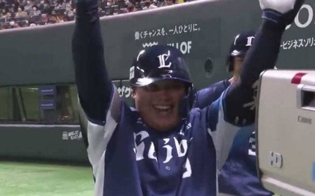 西武ドラ1渡部、プロ初安打初アーチ「入る手応えあった」“どすこいポーズ”も出た