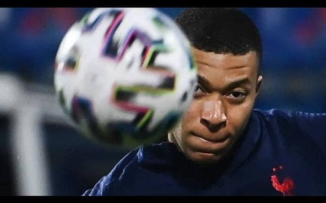 エムバペ「自分が一番だと言い聞かせているけど...」メッシとロナウドには「10億倍」敵わない